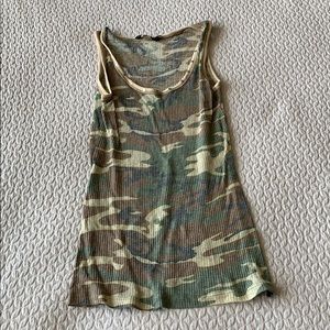 Fresh & Wear camo tank top w studded neck line, sm